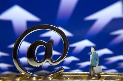 领导干部要做“学网懂网用网”的楷模